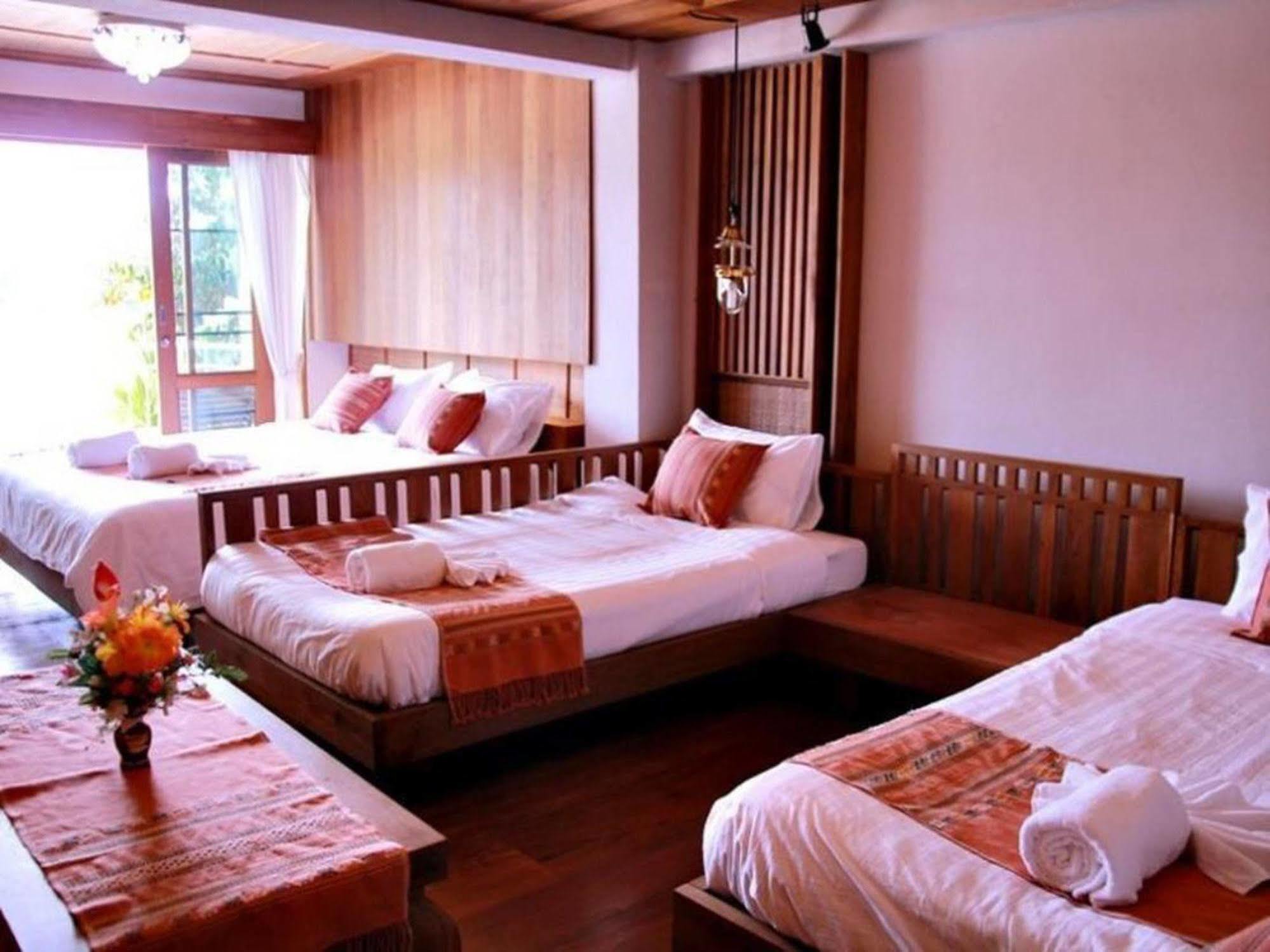 River Bank Resort Mae Sariang Ngoại thất bức ảnh