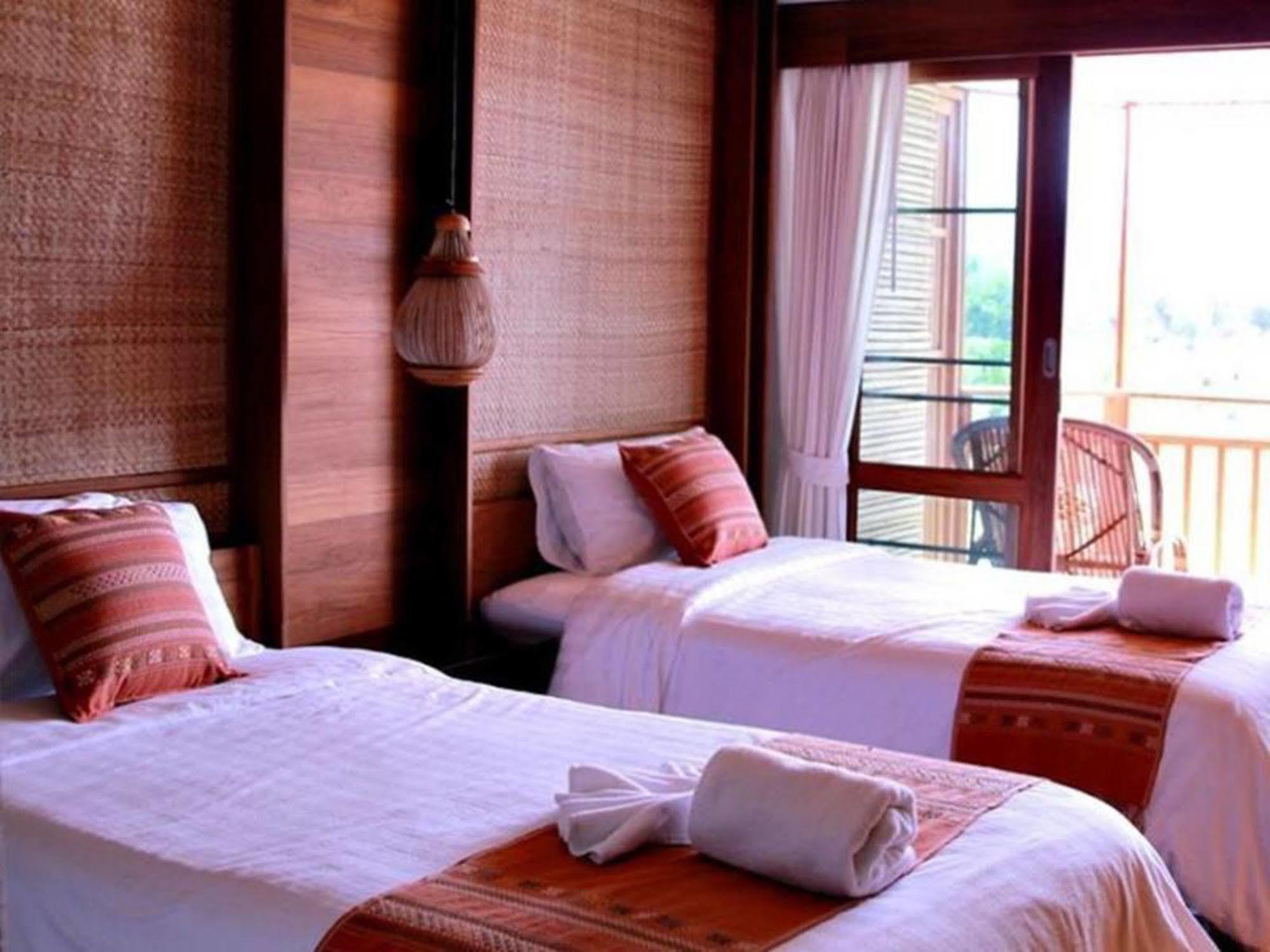 River Bank Resort Mae Sariang Ngoại thất bức ảnh