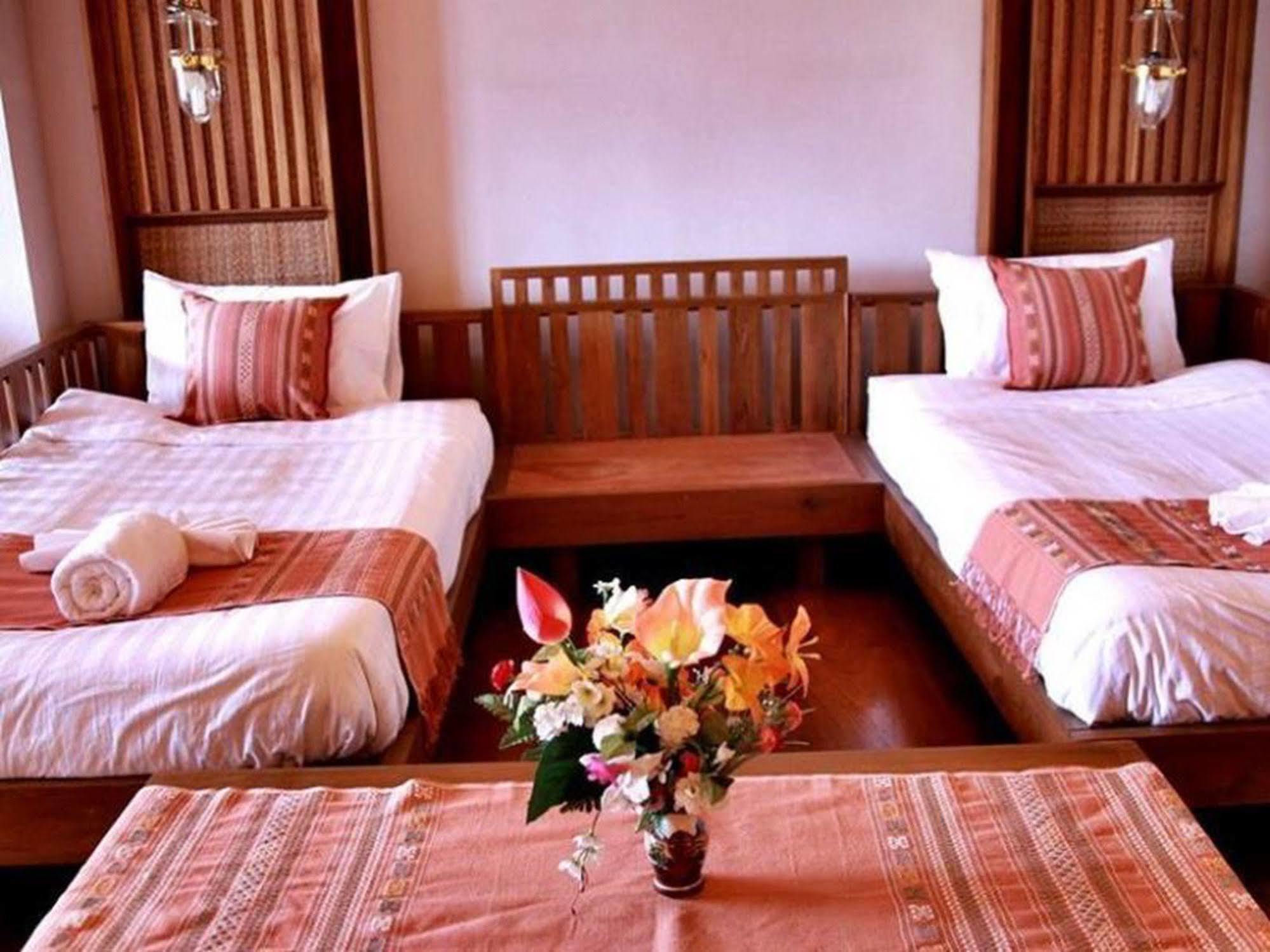 River Bank Resort Mae Sariang Ngoại thất bức ảnh