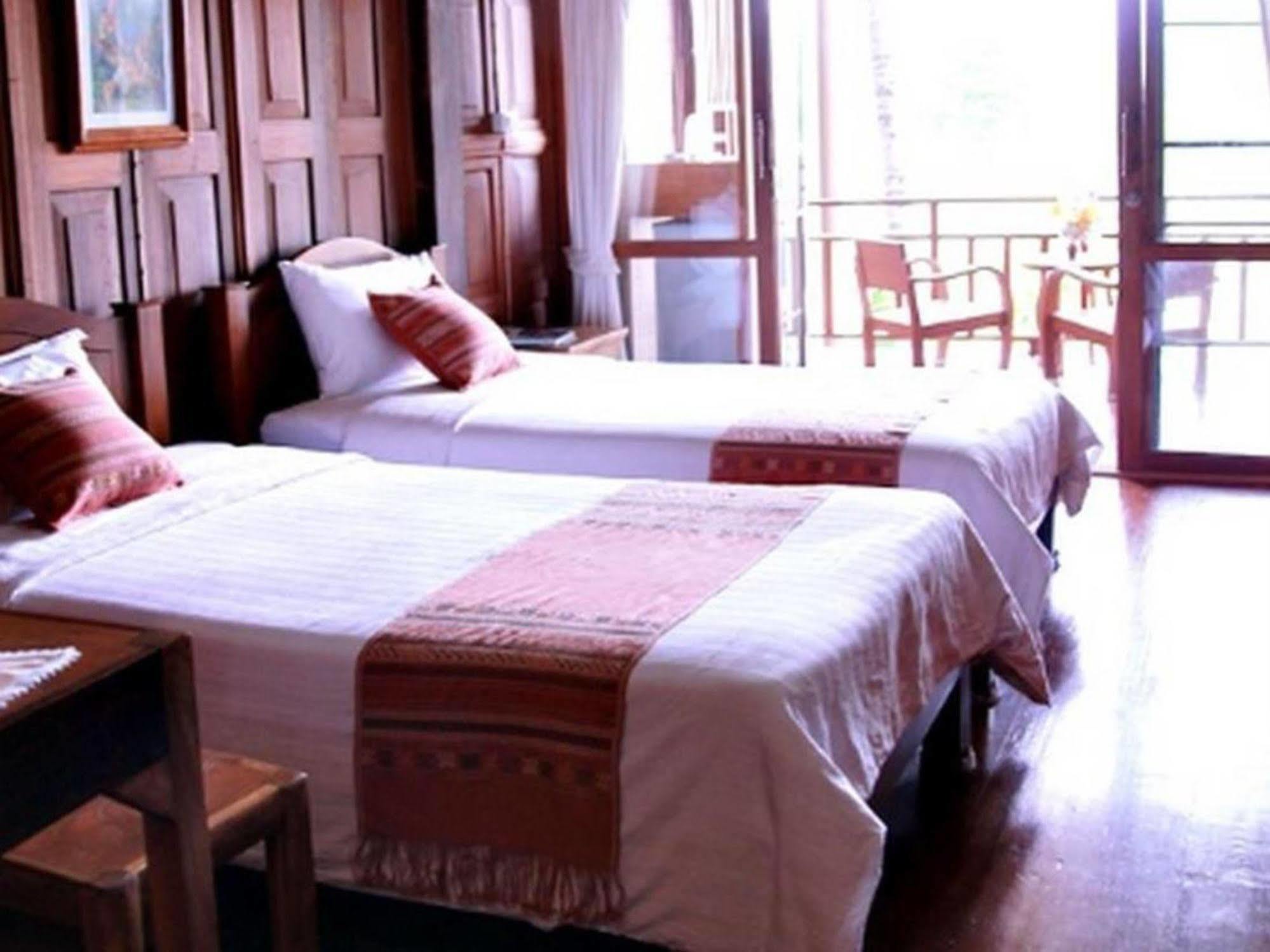 River Bank Resort Mae Sariang Ngoại thất bức ảnh