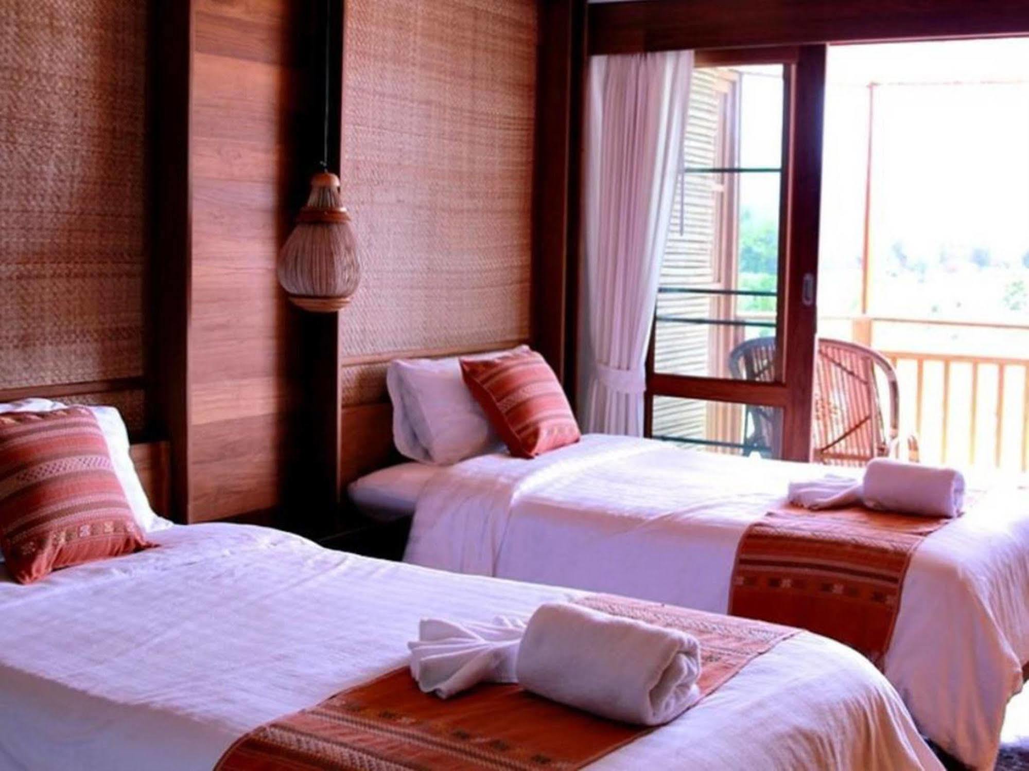 River Bank Resort Mae Sariang Ngoại thất bức ảnh