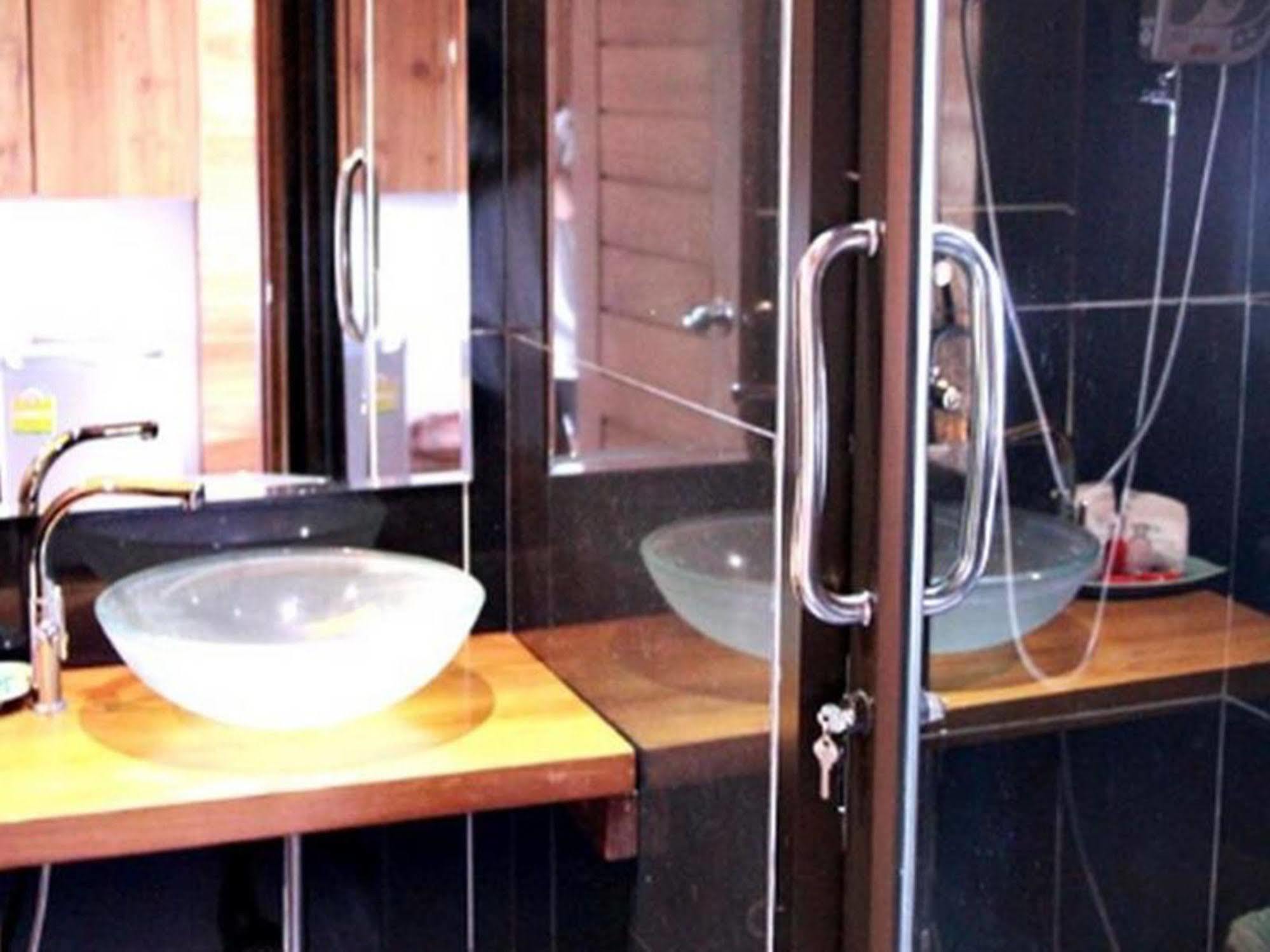 River Bank Resort Mae Sariang Ngoại thất bức ảnh