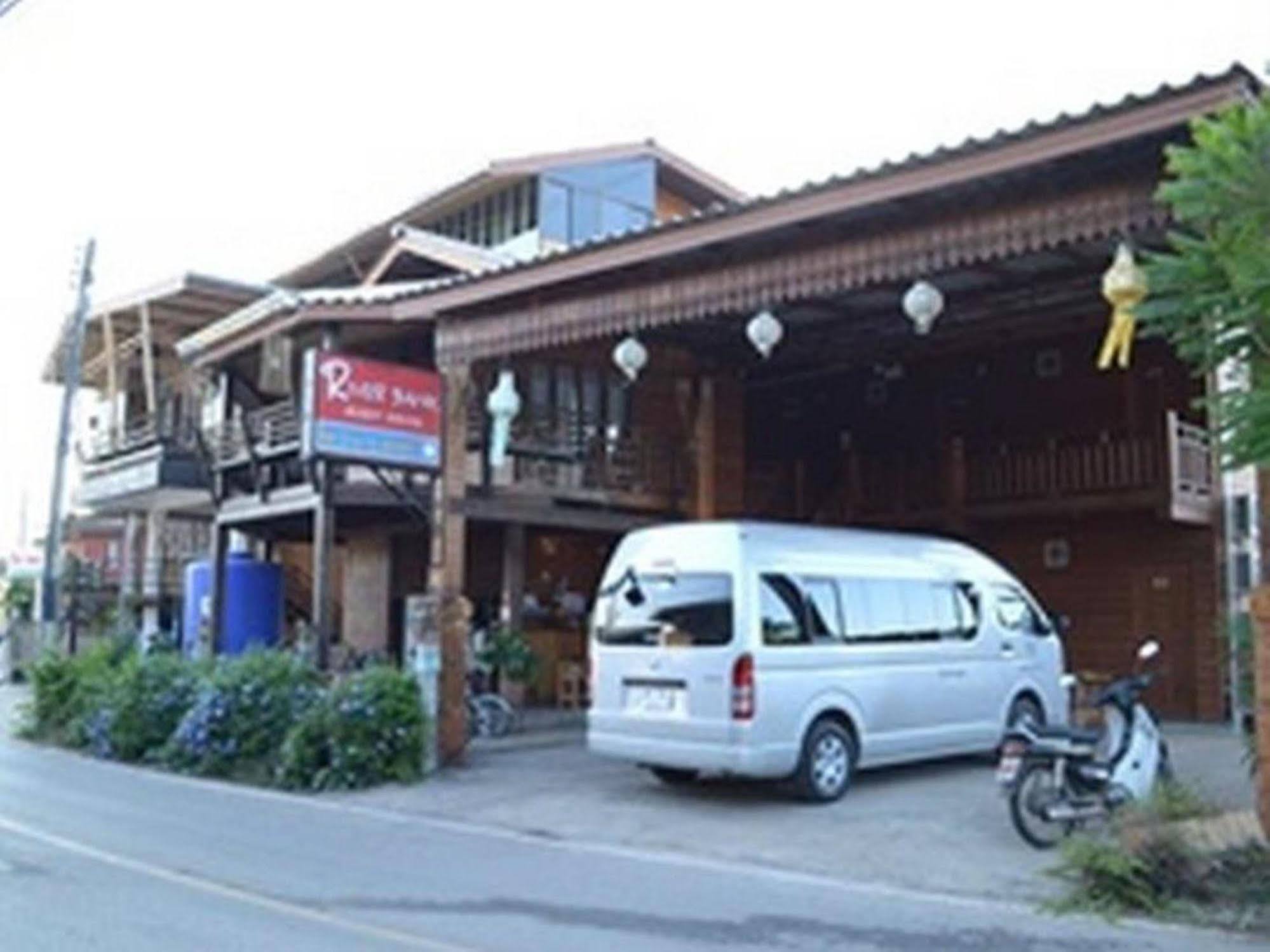 River Bank Resort Mae Sariang Ngoại thất bức ảnh
